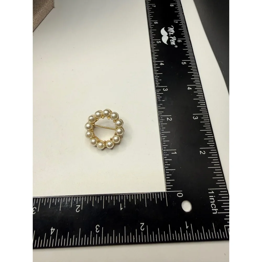 Vintage Gold Tone Faux Pearl Circle Wreath Brooch Pin 1 Inch Classic Jewelry‎